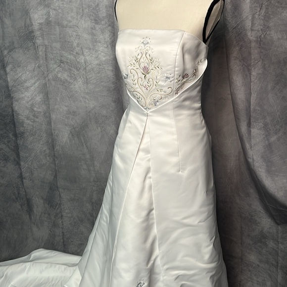 Michelangelo Strapless Wedding Ball Gown with Pastel Embroidery S8417 - sz 14 - Picture 6 of 12